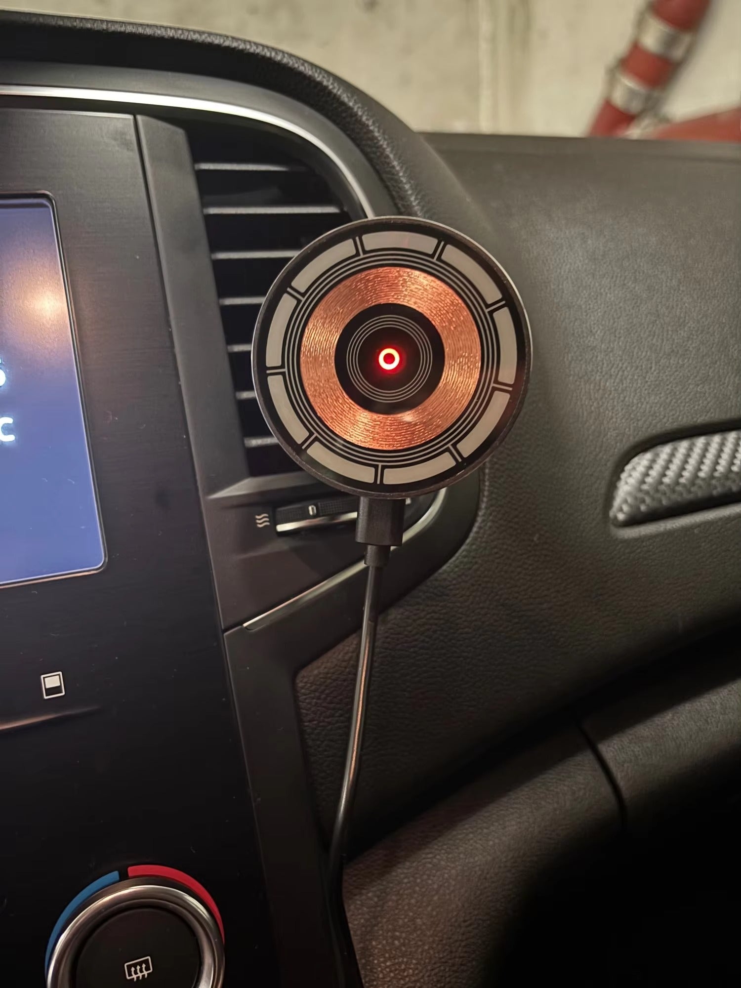 High-Speed 30W Magnetic Wireless Car Charger – Phone Holder Stand with Fast Charging, Dashboard or Vent Mount, Compatible with iPhone and MagSafe Devices